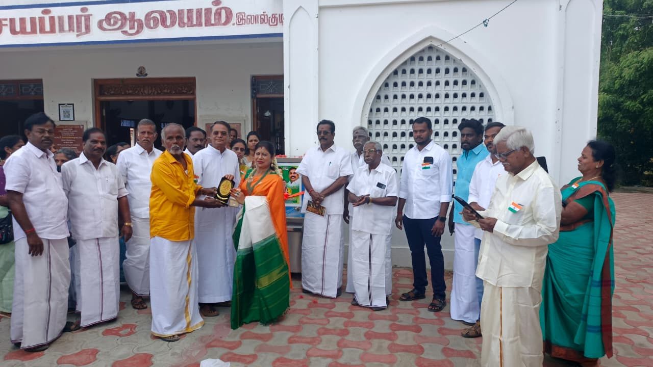நினைவுப் பரிசு வழங்கும் நிகழ்வு