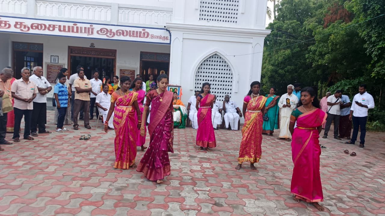 மாணவியரின் நாட்டிய நிகழ்ச்சி