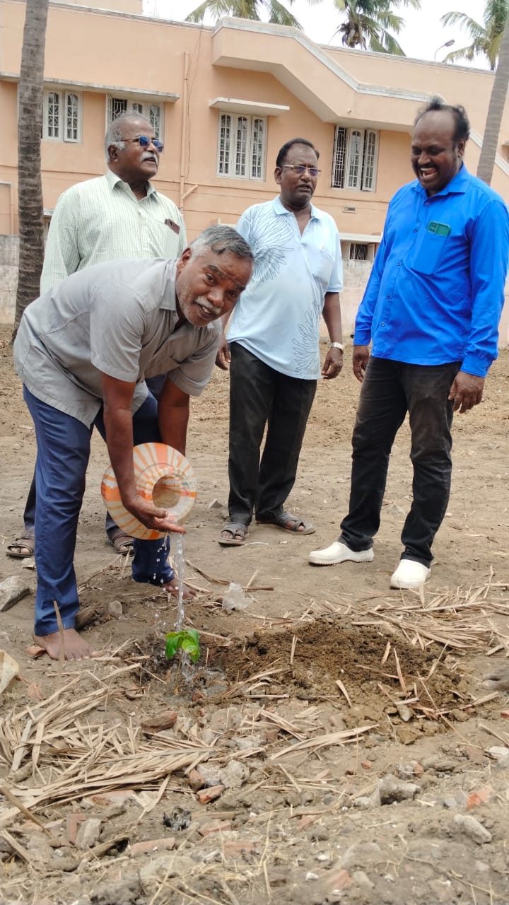 மரக்கன்று நடும் நிகழ்வில் பங்கினர்