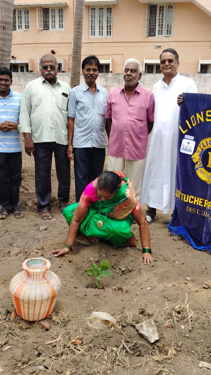 மரக்கன்று நடும் நிகழ்வில் பங்கினர்